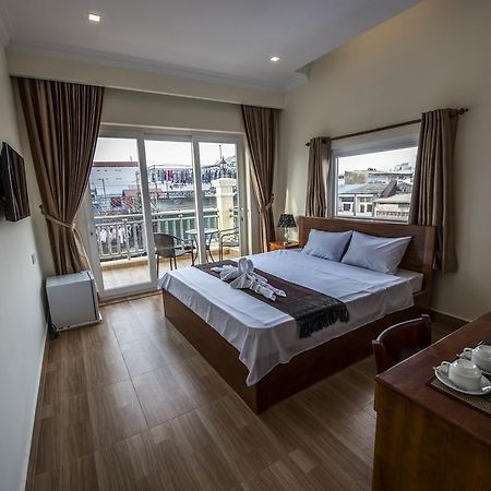 Phnom Penh Le Vincent Hotel Екстер'єр фото
