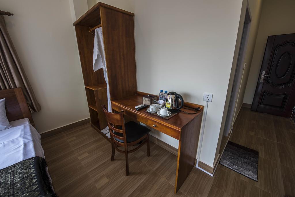Phnom Penh Le Vincent Hotel Екстер'єр фото